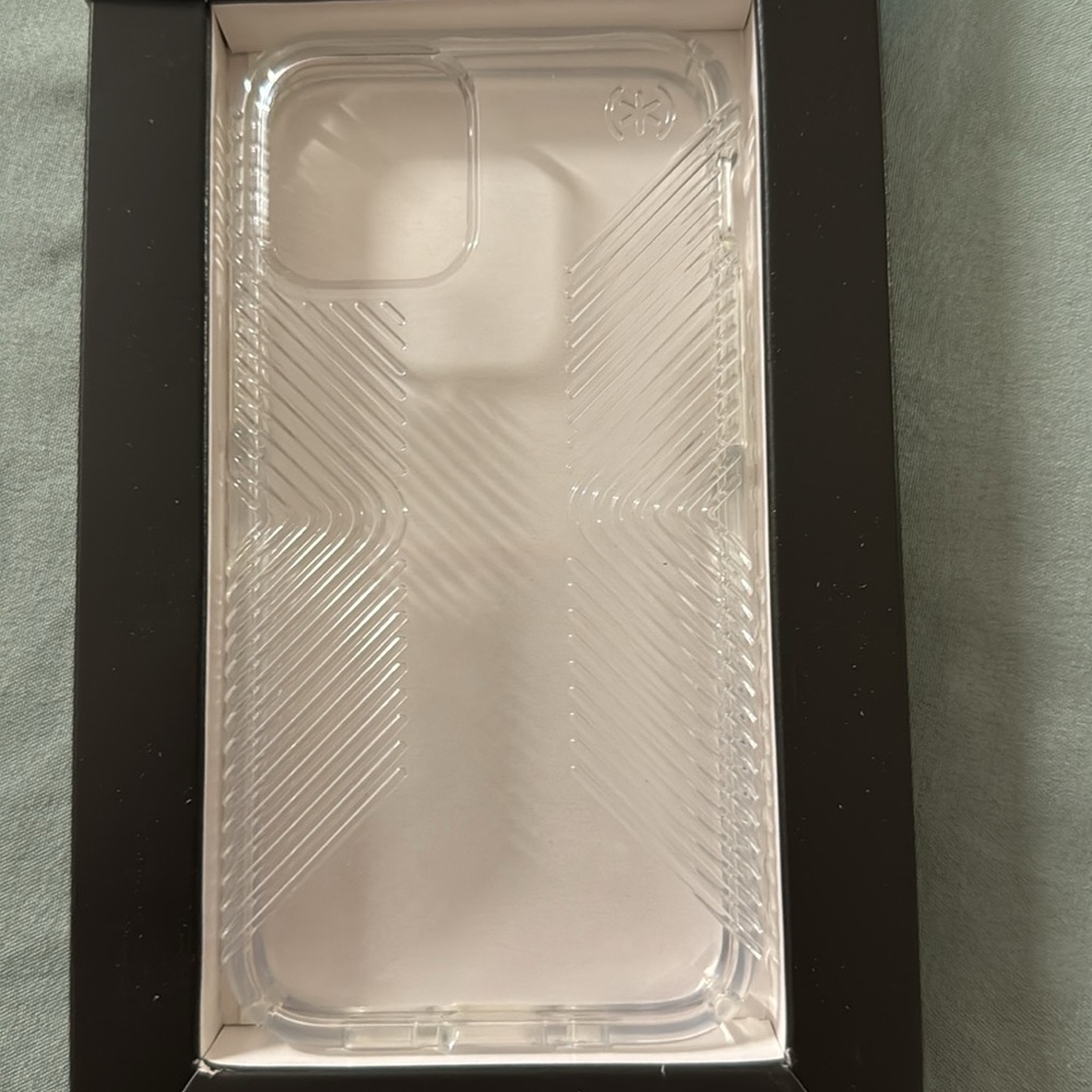 Speck Clear Case for iPhone - Picture 3 of 4